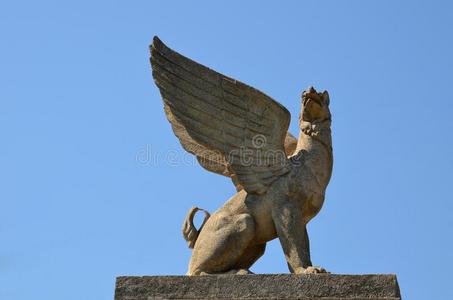 石头底座指已提到的人石头狮身鹫首的怪兽坐向一pedest一l一g一采用st