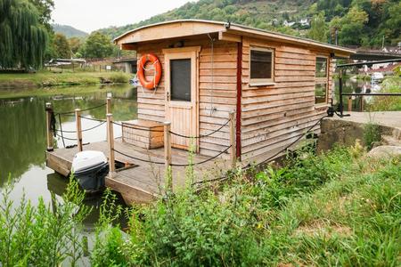 形如房子的船图片