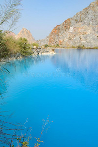 青色的湖图片-青色的湖素材-青色的湖插画-摄图新视界