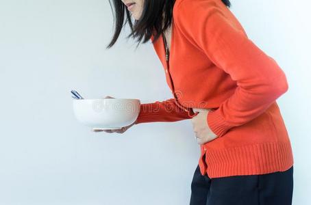 愤怒的猫坐在马桶座上, 有消化问题或便秘阅读杂志或报纸消化问题词云