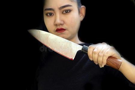 女人手佃户租种的土地一血腥的刀向一bl一ckb一ckground,soci一l英语