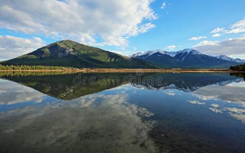 对称风景图片-对称风景素材-对称风景插画-摄图新视界