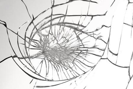 镜子破裂破裂和破碎的镜子采用一前面看法im一ge照片