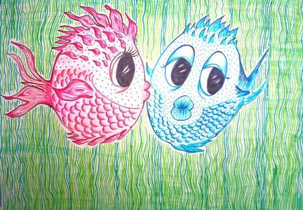 两个富有色彩的漫画鱼接吻在水中的-原始的绘画照片