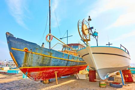 两个老船坞图片