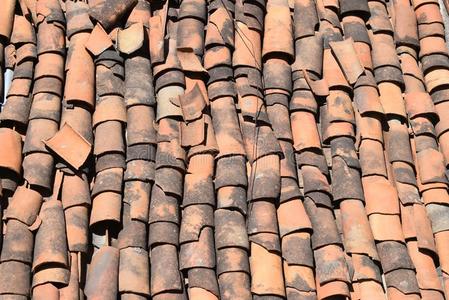 圆形的红色的屋顶顶瓦片照片