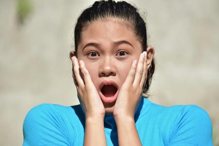 一受惊吓的菲律宾妇女女性的化妆僵尸的女人受惊吓的漂亮的女性的护士