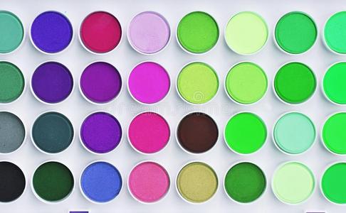 图案,儿童教育艺术,返校管与多彩水彩画和罐子用水粉和调色板上白色