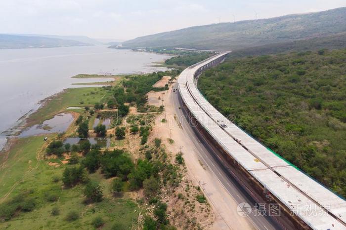 雄蜂射手空气的看法风景关于在下面建筑物高速公路