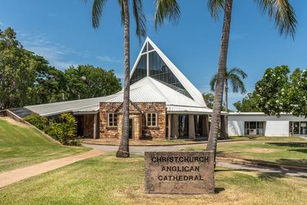 前面关于达基督教堂主教的座位在的后面手掌树,澳大利亚 照片