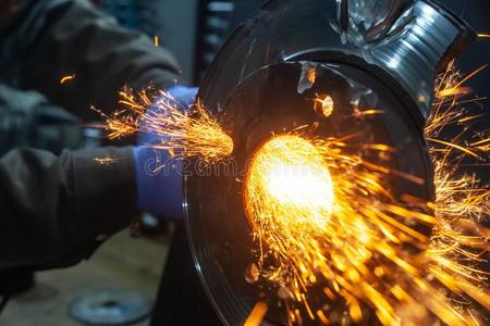 一关-在上面指已提到的人焊接工切指已提到的人金属照片