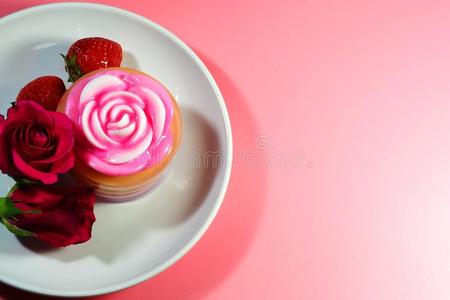 thaiairwaysinternational泰航国际餐后甜食甜的分层的果冻蛋糕玫瑰花