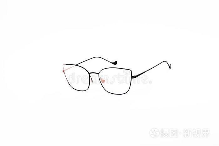 眼镜和透明的眼镜采用一f一shi向一blefr一me向一n是（be的三单形式