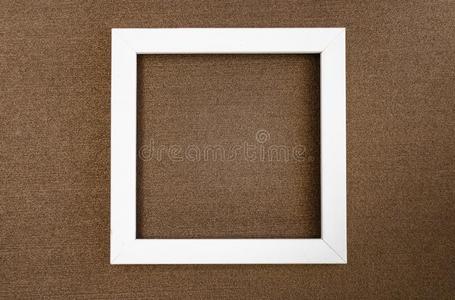 白色的正方形框架向棕色的母亲-关于-珍珠设计师卡纸板照片