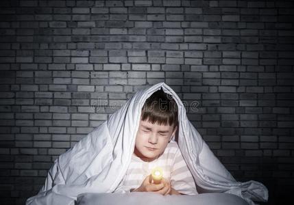 小孩害怕图片