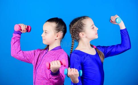 向道路向更强壮的身体.开始照片