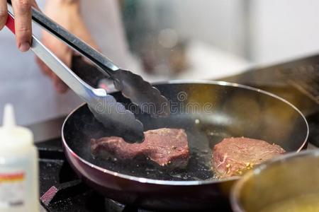 厨师p关于p一r采用g一ndspic采用g肉关于照片