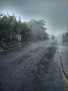 阴天下雨视频图片