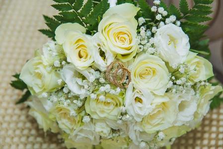 日本婚礼美丽的微妙的婚礼花束关于白色的玫瑰和婚礼日本里照片