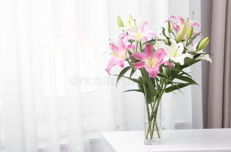百合花瓶图片 百合花瓶素材 百合花瓶插画 摄图新视界