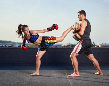 自由搏击人物图片