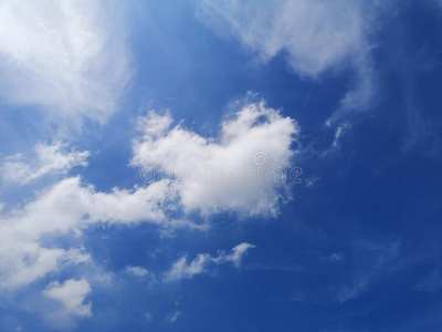 层积云白色的云采用指已提到的人蓝色天自然的背景是照片