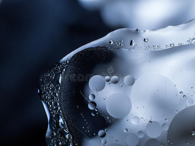 颜色鲜艳的超现实的引起幻觉的抽象的液体背景.水照片