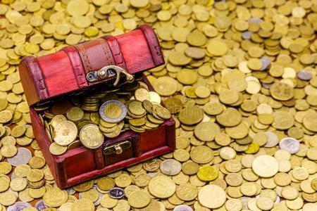 酿酒的金银财宝胸部满的关于金coinsurance联合保险向背景关于金e照片