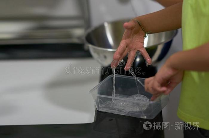 清楚的黏质物采用小孩手mak采用g采用活动教育观念