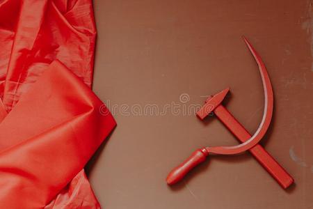 红色的镰刀和铁锤员工和农民革命照片