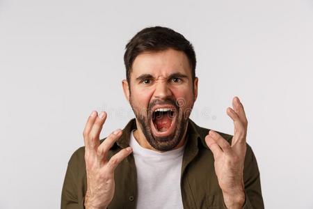 女人烦恼复古打字机和男人现代笔记本电脑男性的手,握著积极的怀孕