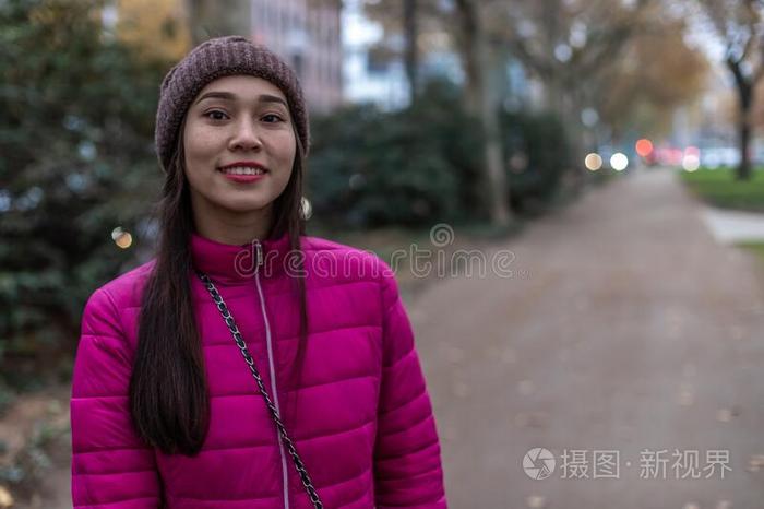 亚洲人女孩和雀斑和不常见的外貌.有魅力的女孩