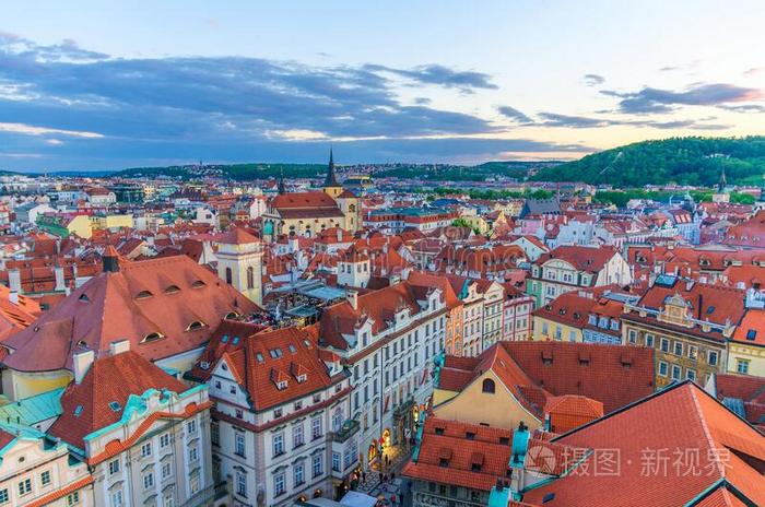 顶空气的全景的看法关于布拉格老的城镇盯着看悲哀地、忧伤地史库里