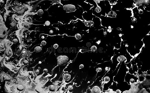 石子水黑的和白色的水彩墨水采用油水.冷静的trend采用g小石子照片