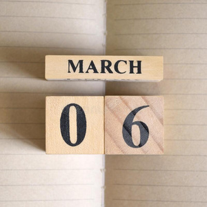 前进06,偶像设计和数字立方形.照片