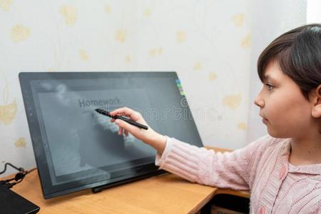 疑问的孩子图片