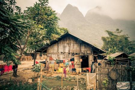 一农场主村民采用指已提到的人丛林关于越南照片