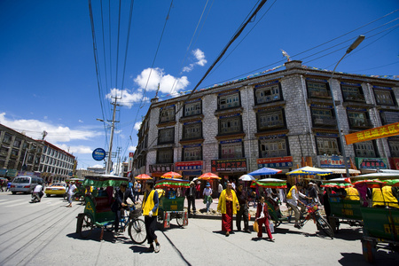 西藏拉萨八角街景