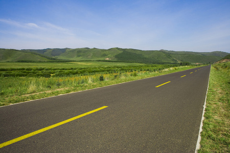 草原公路图片