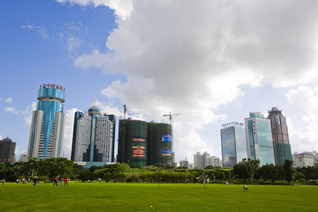 中国海口城市景观, 湖上高楼中