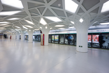 地铁站台图片