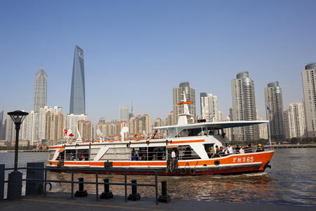浦东黄浦江浦东黄浦江夜景浦东黄浦江上海市天际线浦东 在阳光明媚的