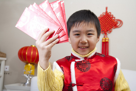 拿到红包孩子图片
