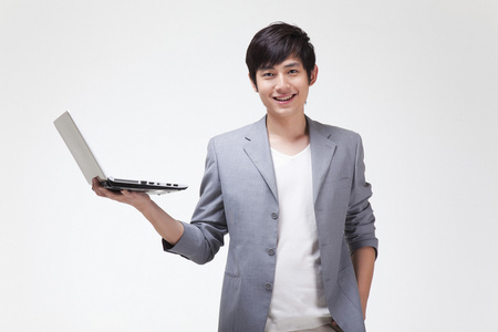 帅哥正面时尚年轻男人照片