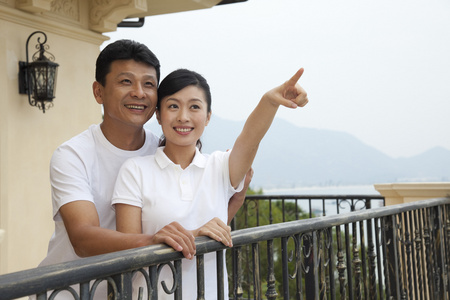 夫妻海边素材图片