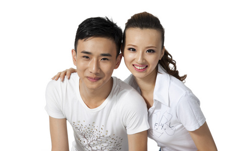 搭雨棚棚拍年轻情侣搭肩照片