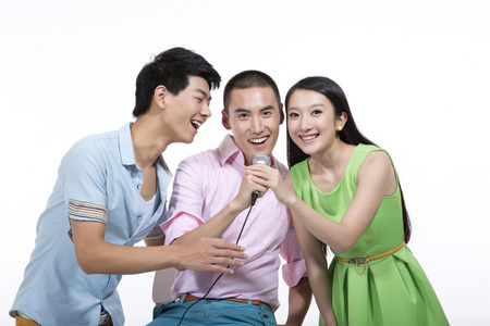 美女侧面唱歌图片