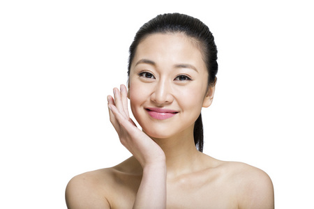 抚摸脸部棚拍年轻女人美容照片