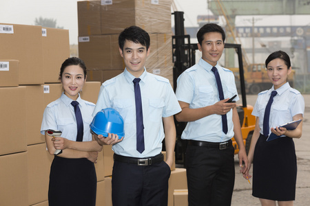 物流仓库管理人员团队照片