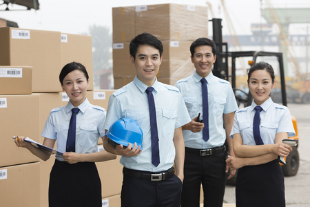 物流仓库管理人员团队照片